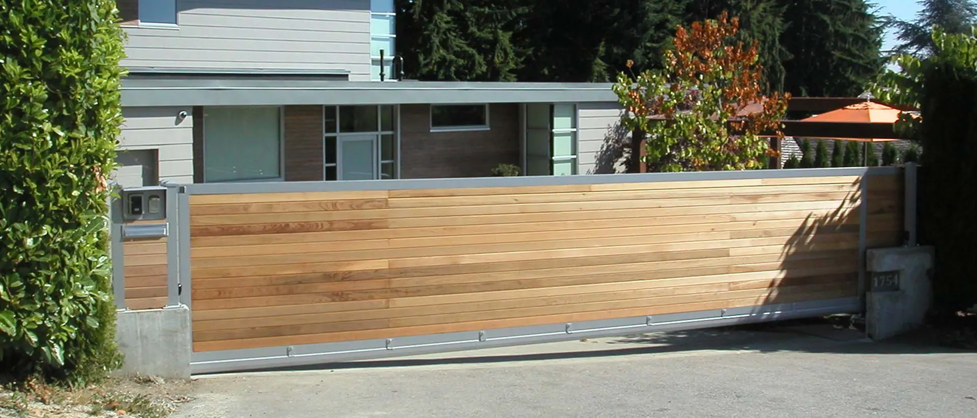 Aluminum driveway gates